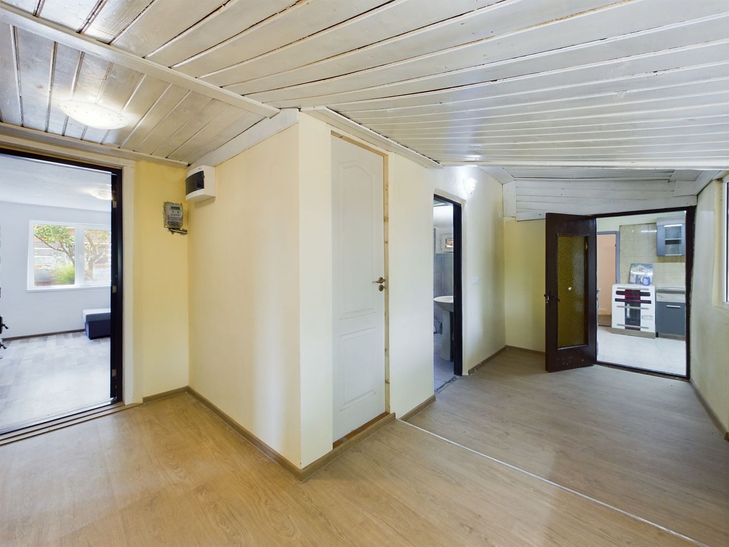 Casă cu 3 camere în Bujac - Poză 7