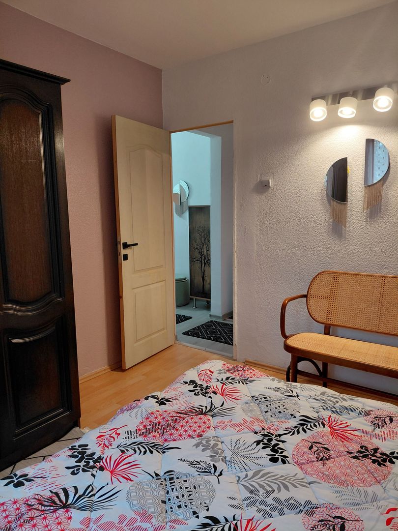 De inch iriat apartament 2 cam dec – Zona Baia Comunală, parter - Poză 14