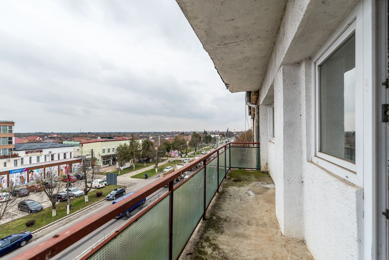 Apartament spatios in centrul orasului Chisineu Cris - Poză 7