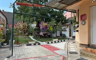 Casa de vanzare cu 411 mp teren ultracentral in Oradea - Poză 1