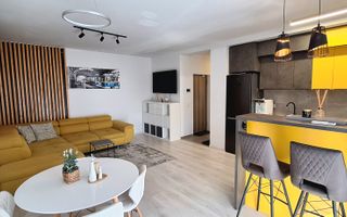 Apartament cu 3 camere, curte si loc de parcare - Poză 1