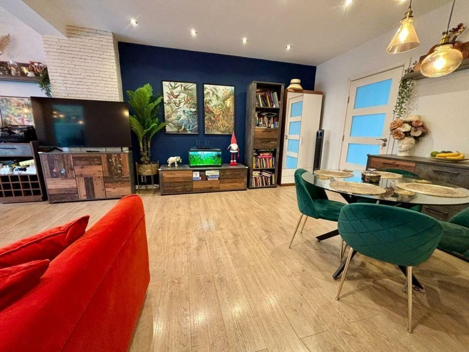 3 cam, Calea Victoriei, ultracentral - Poză 1