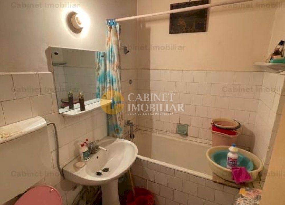 3 Camere Decomandat - Etaj 2 - 2 Balcoane - Podu Ros - Poză 3