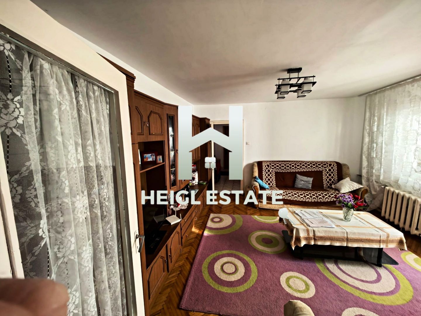 Apartament cu 2 camere + boxa la subsol de vânzare, zona Lipovei - Poză 1