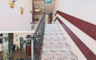 Casă și clădire de apartamente la Orțișoara - Poză 5