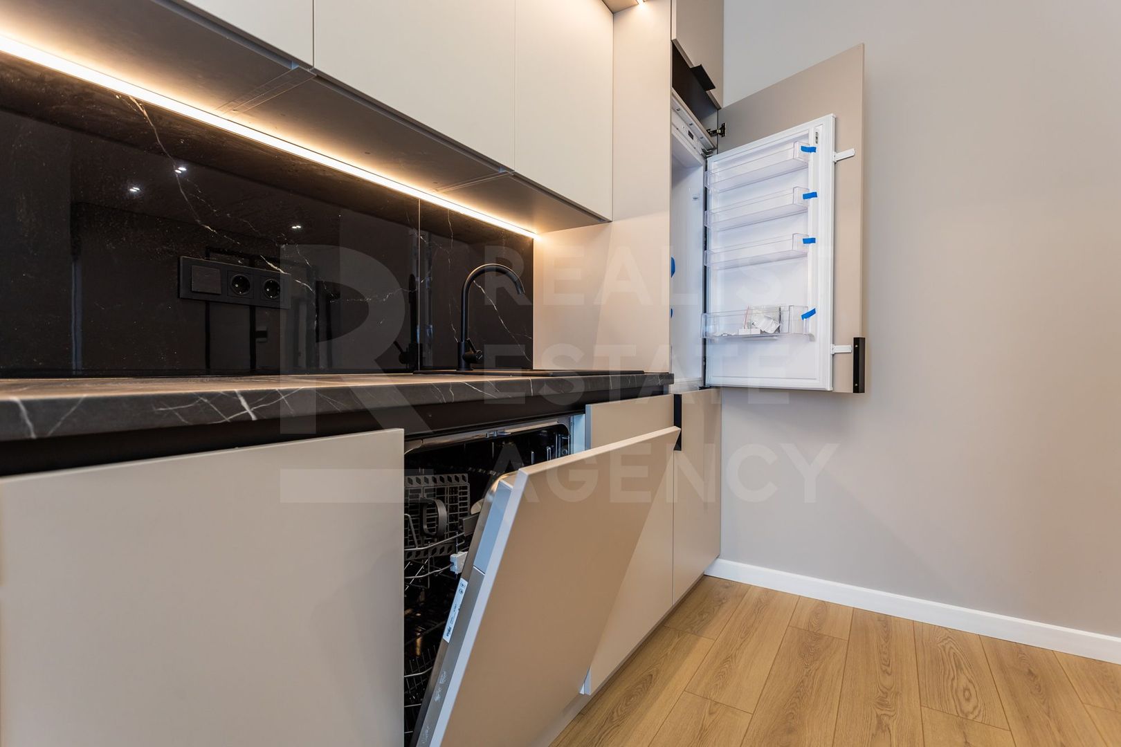 Vânzare, apartament, 2 camere, strada Nicolae Milescu Spătaru, Ciocana - Poză 3