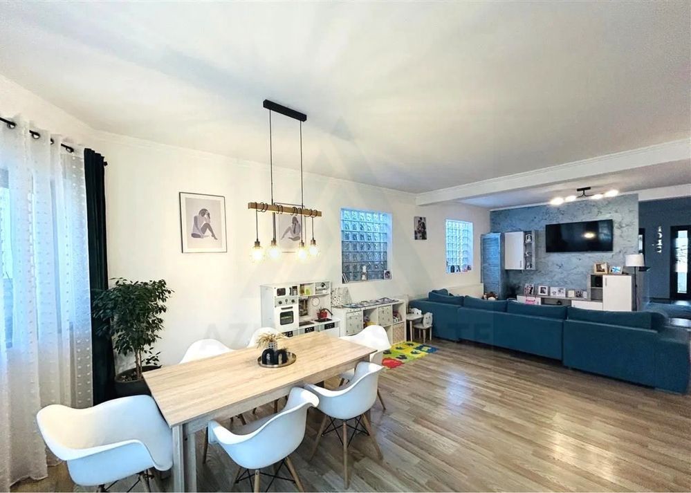 Casă 180 mp utili teren 710 mp panouri solare si hala in Sura Mare - Poză 3