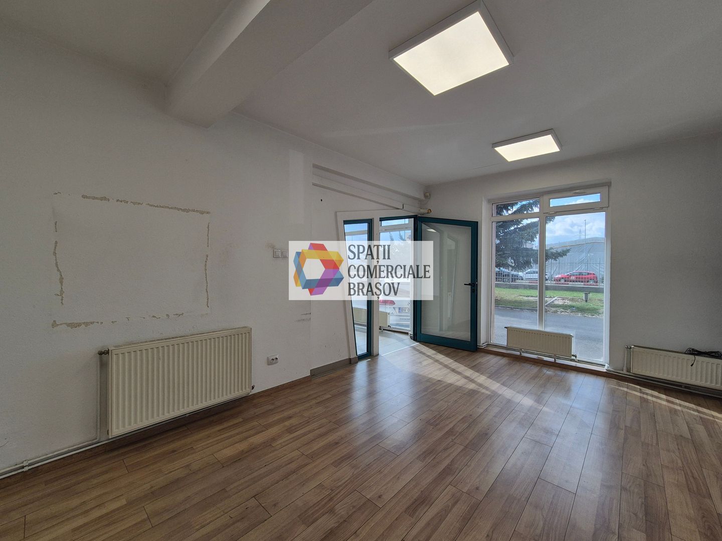 Shoroom cu depozitare Brașov 244 mp - Poză 7