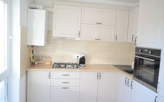 Apartament cu 3 camere, 2 bai, 2 terase, 2 garaje, in cartier Europa - Poză 5