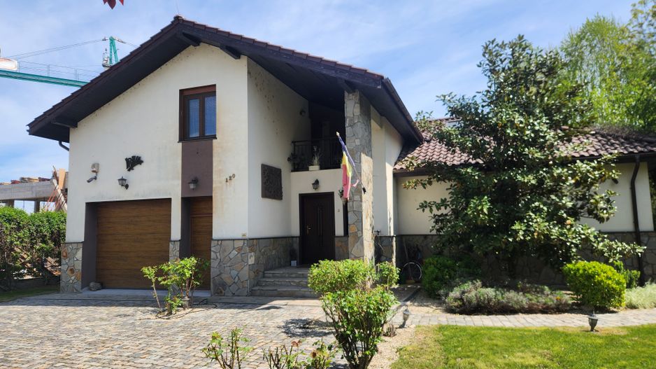 Arhitectura din Piatra si Lemn pe Malul Lacului Mogosoaia - Poză 20