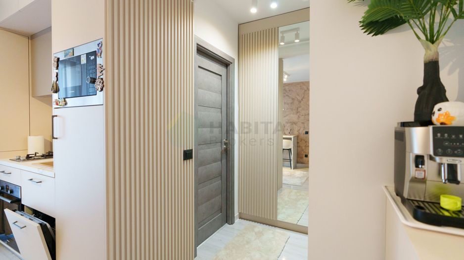 Studio modern, renovat complet 2025 | Complex Forest Tunari | Parcare inclusă - Poză 2