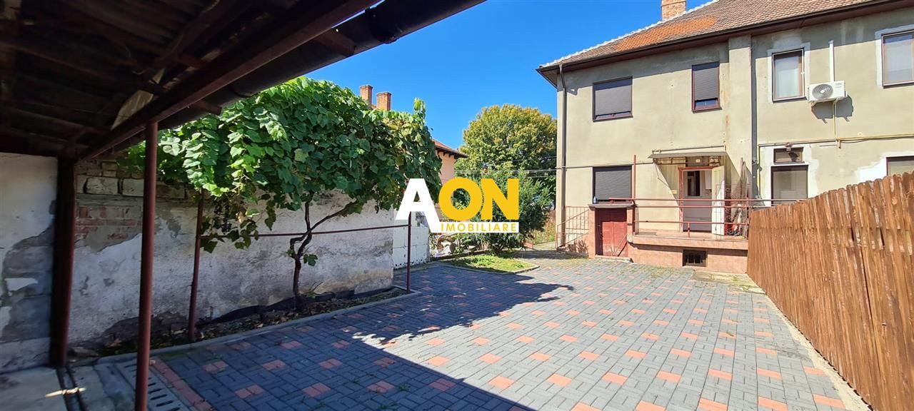 1/2 duplex  5 camere 232 mp teren cu garaj si curte ultracentral - Poză 3