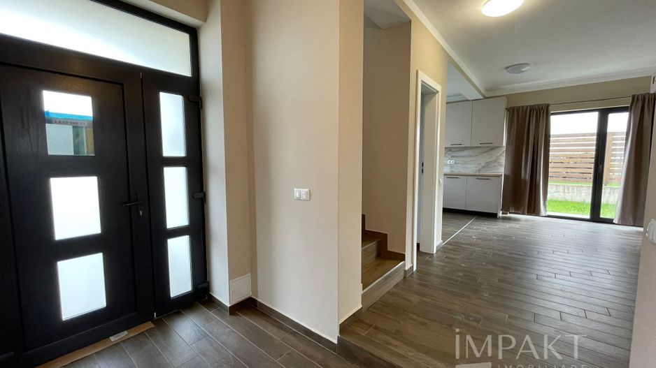 Casă / Vilă cu 4 camere de închiriat - Dezmir - Poză 3