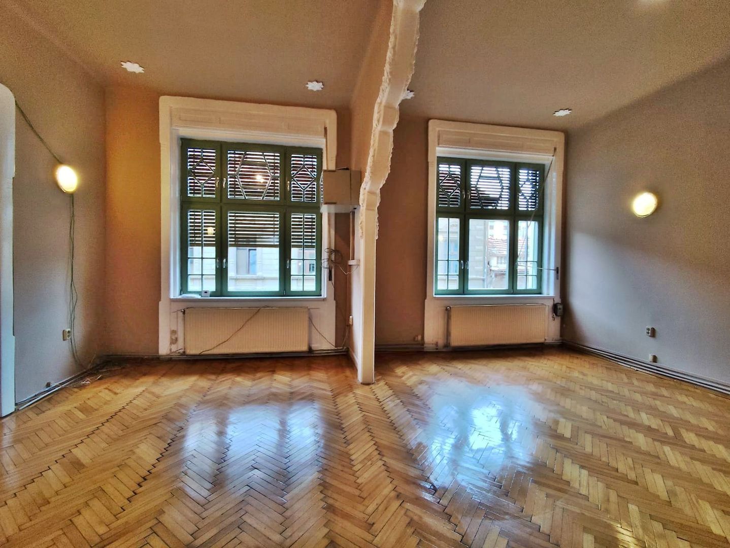 Birou 103 mp, 4 camere, ultracentral, str.I.Vulcan, Oradea, INCHIRIERE - Poză 1