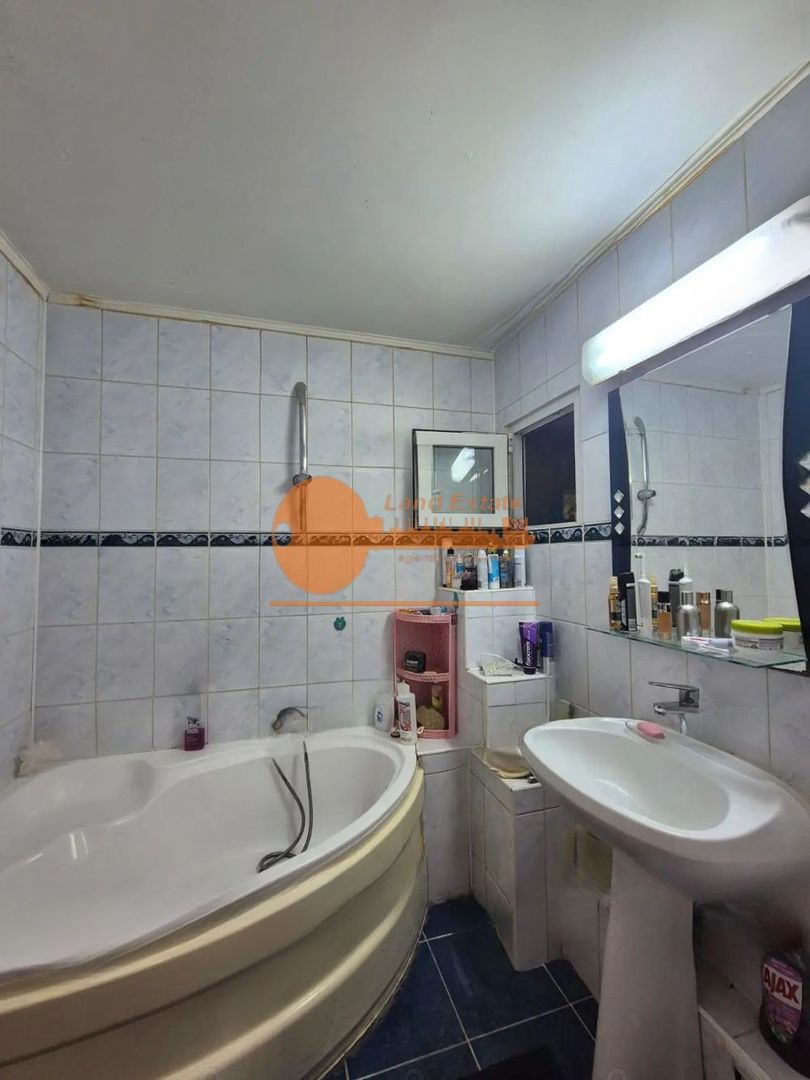 Apartament cu 3 camere la 6 minute distanta de Metrou Apărătorii Patriei - Poză 3