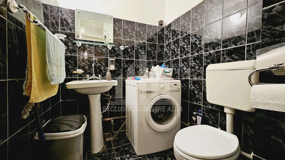 Apartament cu 4 camere decomandate, Cetate - zona Mercur - Poză 4