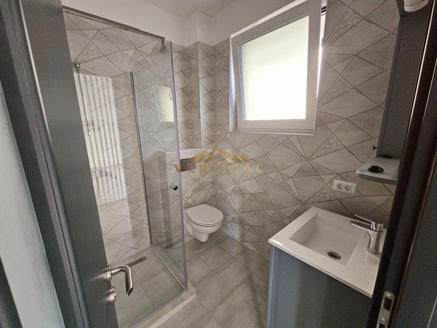 Vila la intrare in comuna Berceni - Poză 11