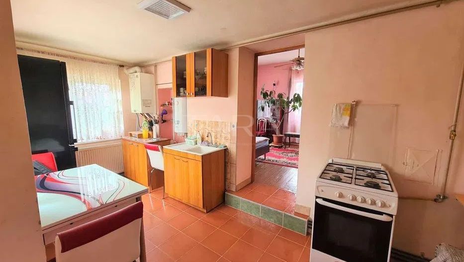 Casă cu teren generos 752 mp - ideală pentru locuință sau dezvoltare. - Poză 3