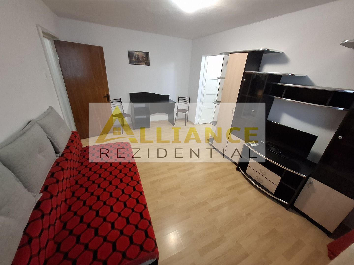 Ap 2 camere,mobilat /utilat,la 2 minute de STB si tramvai. - Poză 2