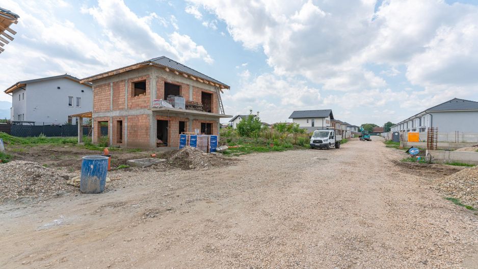 Casă Individuală în Bartolomeu, Brașov - Vânzare ”La Roșu”! - Poză 3