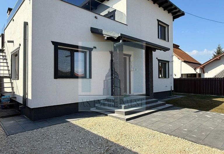 Casă / Villa finalizată, 350 mp teren - zona Sanpetru/Brașov - Poză 1