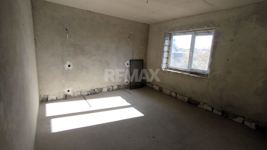CASĂ CU 2 NIVELE – 136 m² | 4 DORMITOARE | 7 ARI ANENII NOI - Poză 16