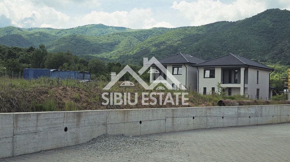 Vila spațioasa cu priveliște superbă spre cetatea Cisnadioarei - Poză 2
