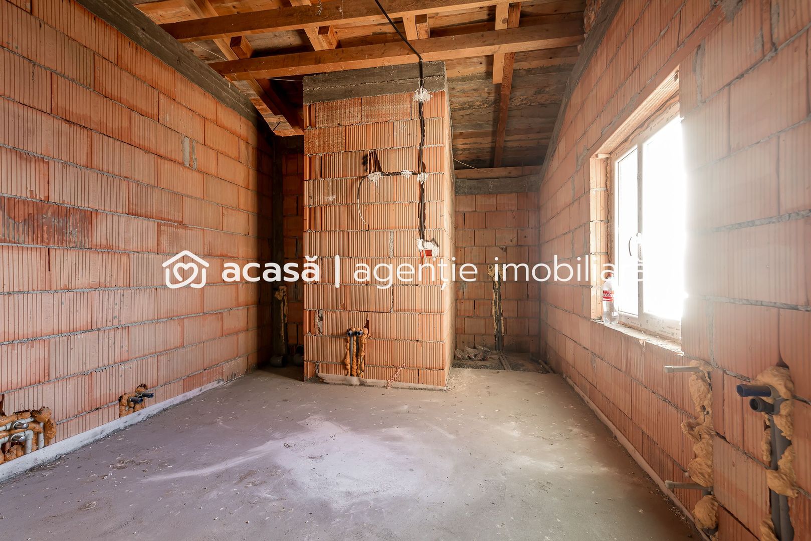 Casă nouă cu etaj semifinalizată în Aradul Nou - Poză 6