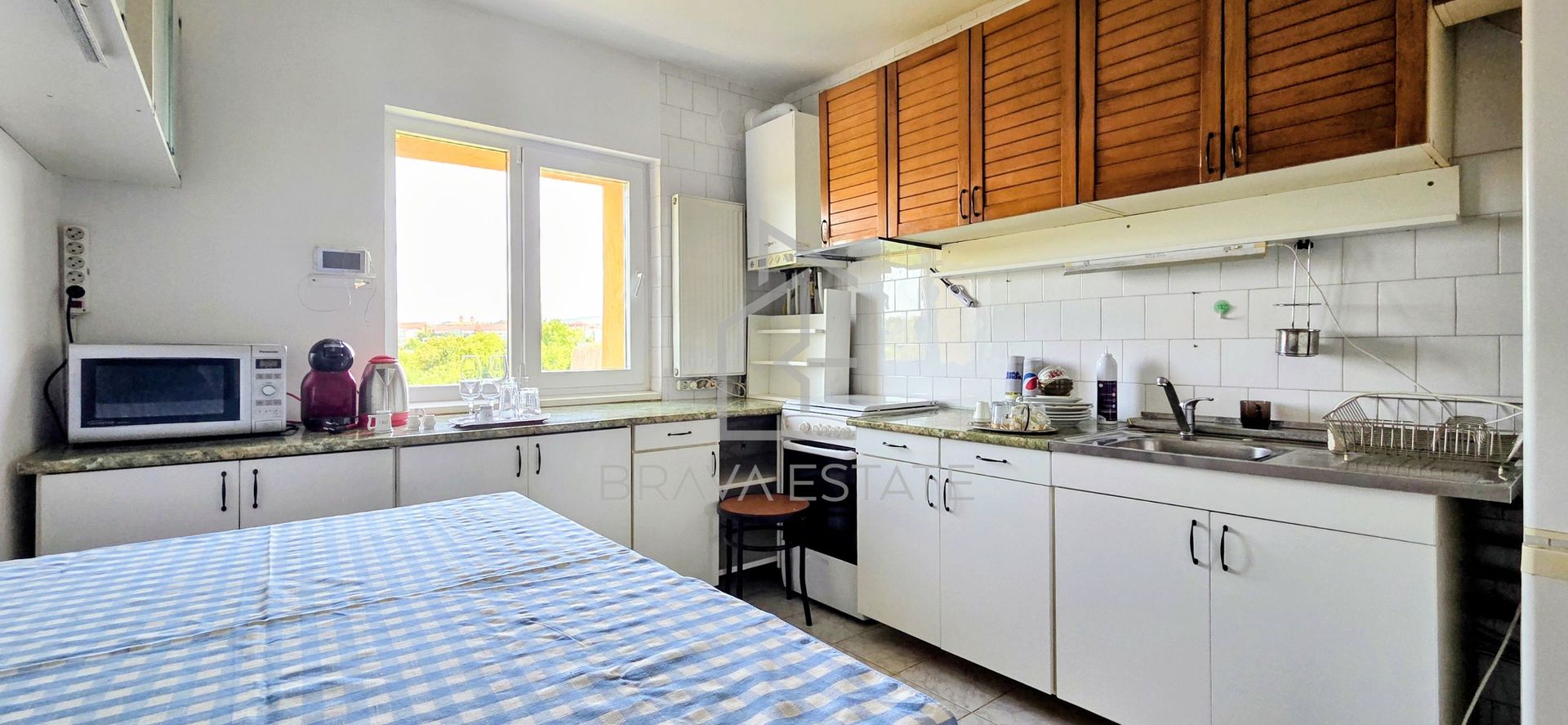 Apartament 3 camere, 2 bai, balcon, zona UMF - Poză 10