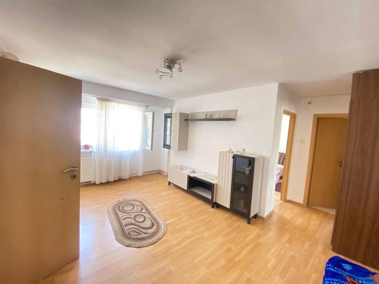 Apartament cu 2 camere de închiriat - Poză 1