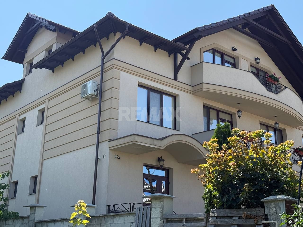 Casă exclusivistă în zonă premium – eleganță, confort și intimitate - Poză 2