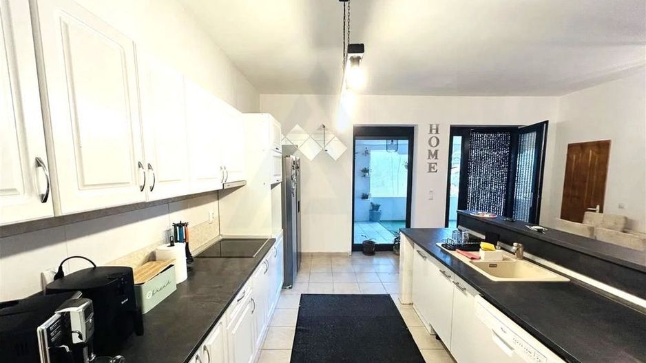 Casă 180 mp utili teren 710 mp panouri solare si hala in Sura Mare - Poză 4