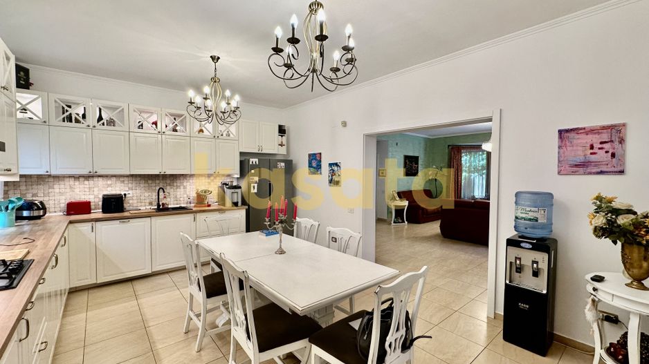 Vila care redefinește echilibrul între rafinament, spațiu și liniște - Poză 13