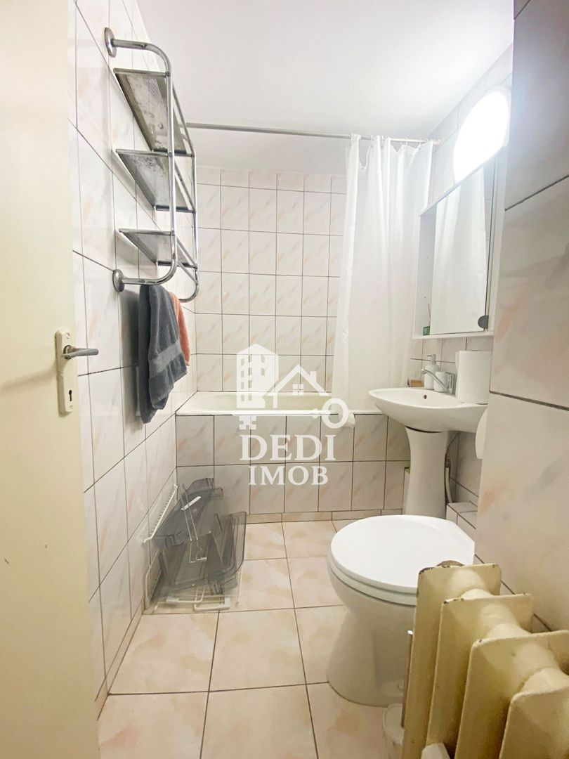 Apartament 3 camera de vânzare in zona Rogerius, Oradea - Poză 12