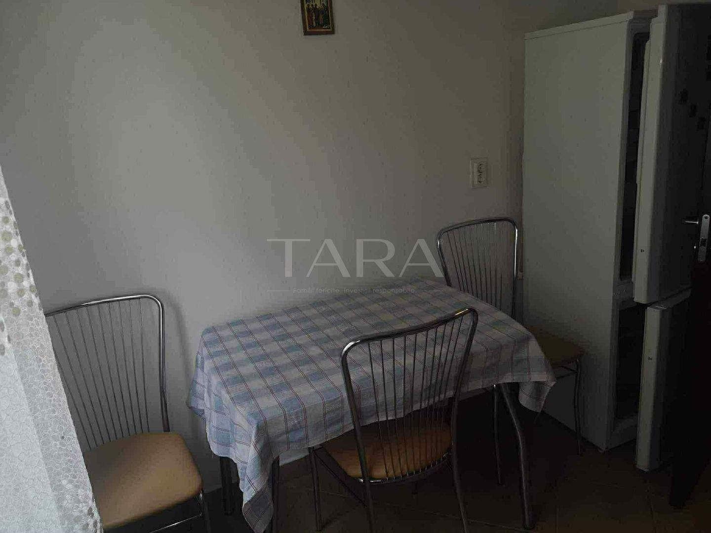 Apartament cu 2 camere, complet mobilat, într-o zonă liniștită. - Poză 2