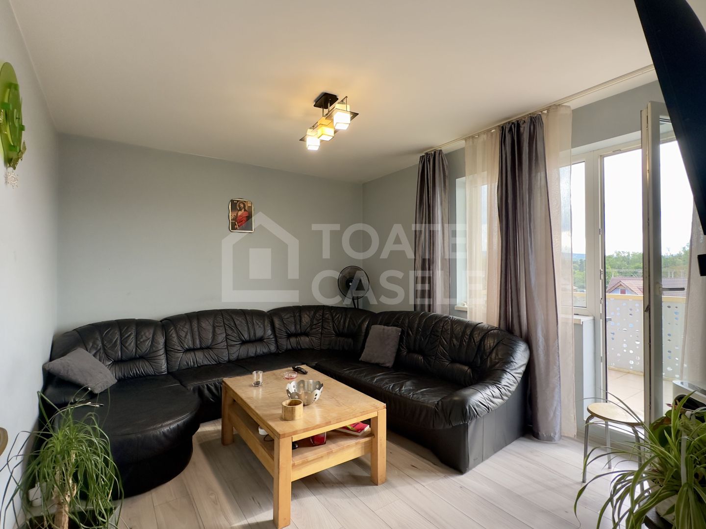 Apartament cu 2 camere, decomandat, zona Ambient - Poză 2