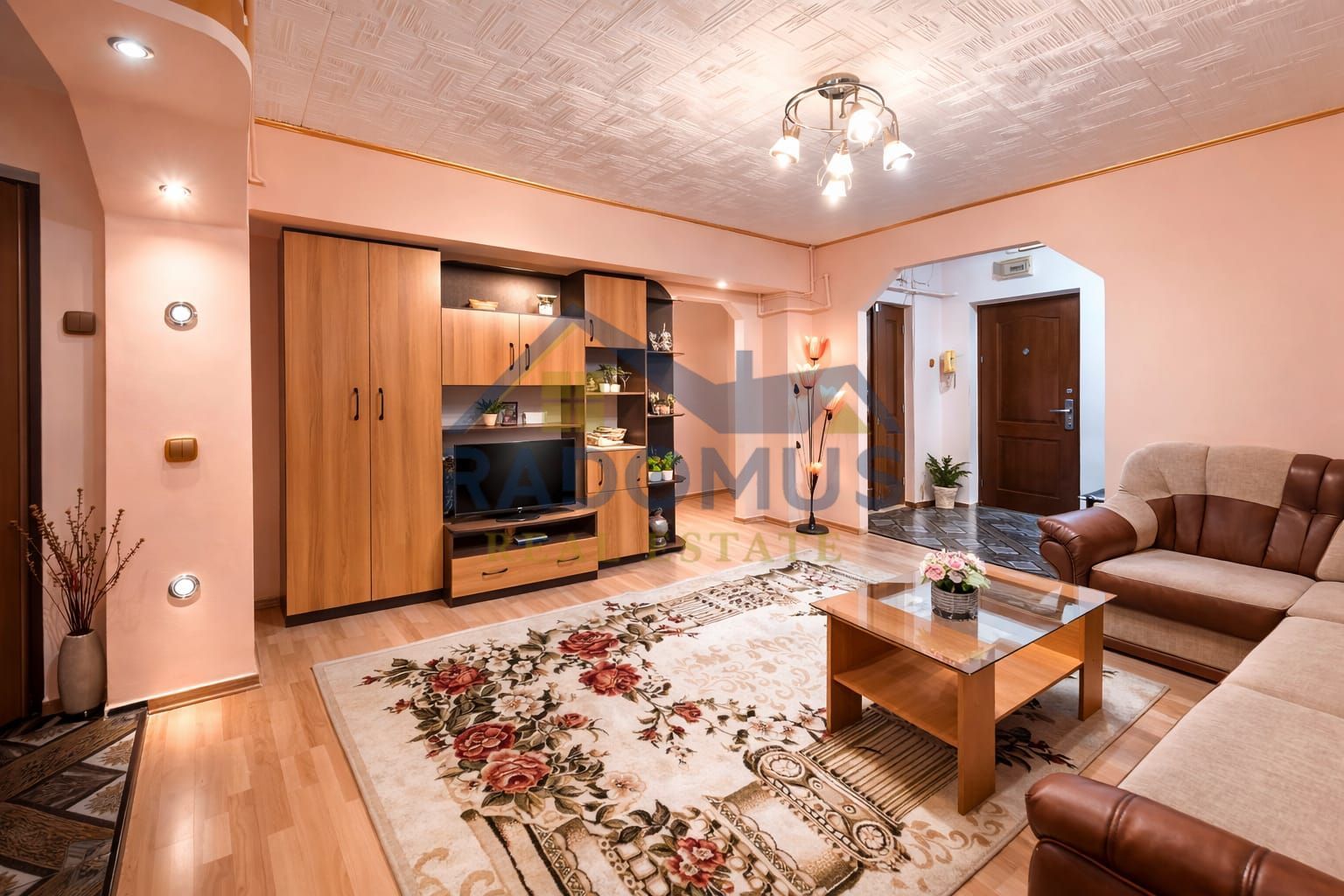 Garsonieră compartimentată în 2 camere - Blv. Republicii - Mobilată - Poză 1