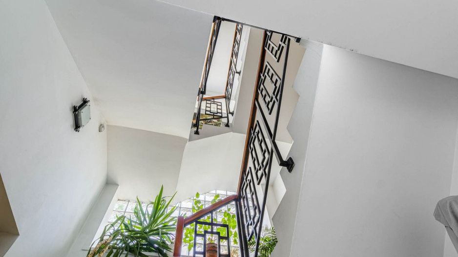 Clădire Modernă, Ideală pentru Locuință sau Afacere, cu Terasă Panoramică - Poză 16