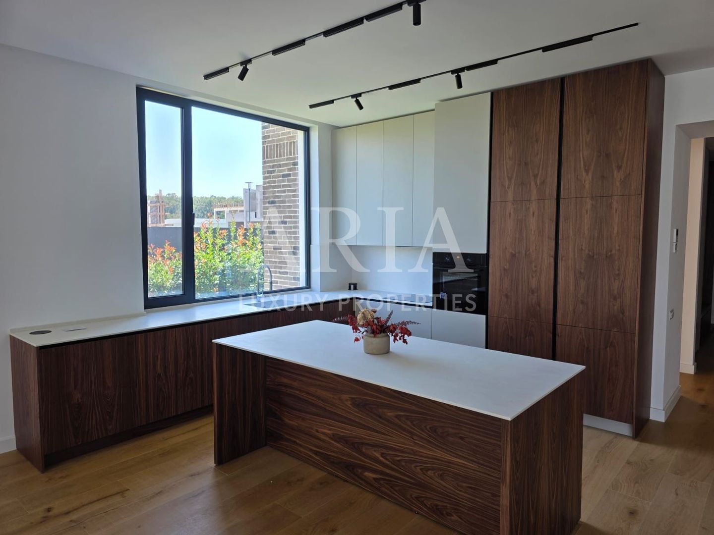 Dumbrava Vlasiei – Armonie între design, lumină și natură - Poză 4