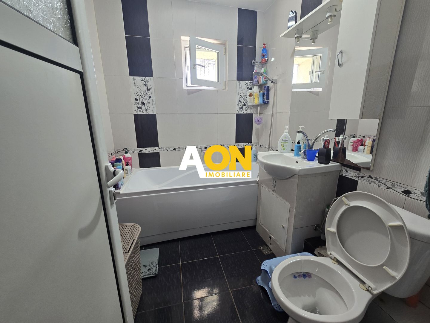 Apartament 3 Camere, 2 Bai, cu Balcon - Poză 3