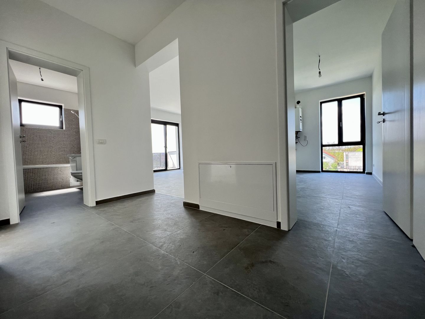 APARTAMENT CU 2 CAMERE - Poză 1