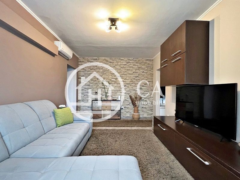 Apartament de vânzare cu 3 camere în zona Rogerius, Oradea - Poză 2