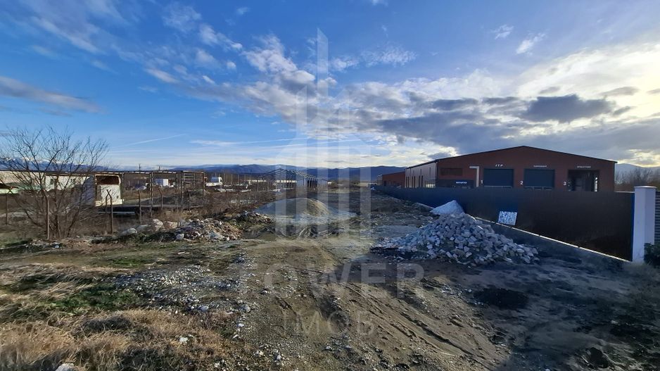 Teren intravilan la intrare in Cristian, pentru constructii industriale - Poză 10