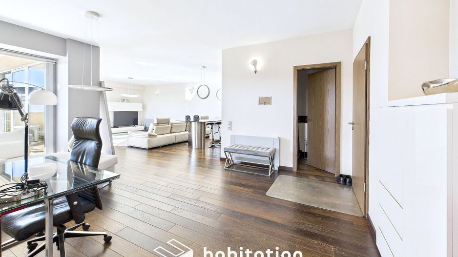 Rafinament și confort în Elisabetin – apartament cu terasă generoasă - Poză 12