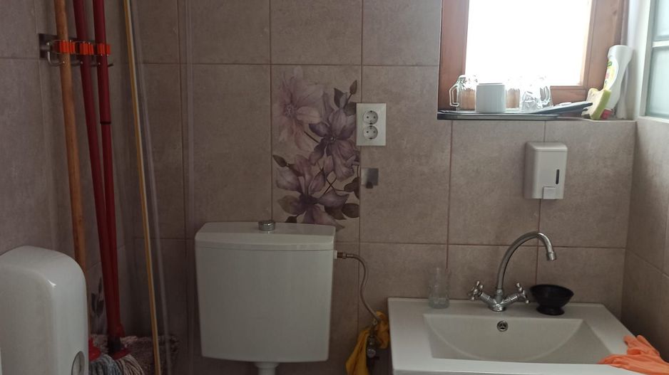 CASA CU 6 CAMERE ZONA CENTRAL - Poză 13