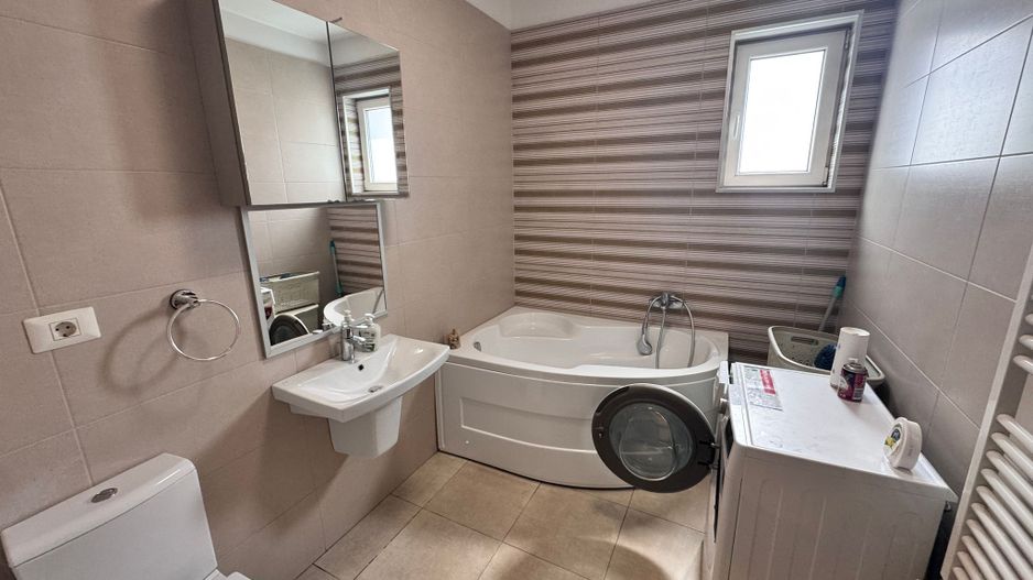 AP. 2 CAMERE, - CURTE 70 MP, BUCATARIE INCHISA, PARCARE INCLUSA, LIBER - Poză 6