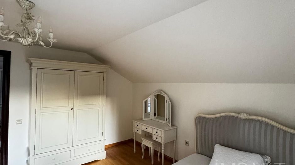 Casa individuala cu 5 camere si gradina in Colonia Sopor - Poză 14