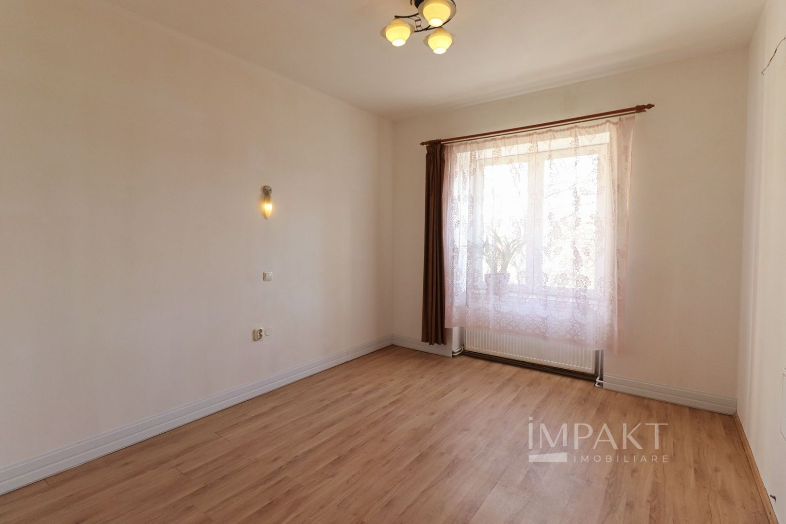 Apartament cu 3 camere si cota parte de gradina, zona strazii Horea! - Poză 2
