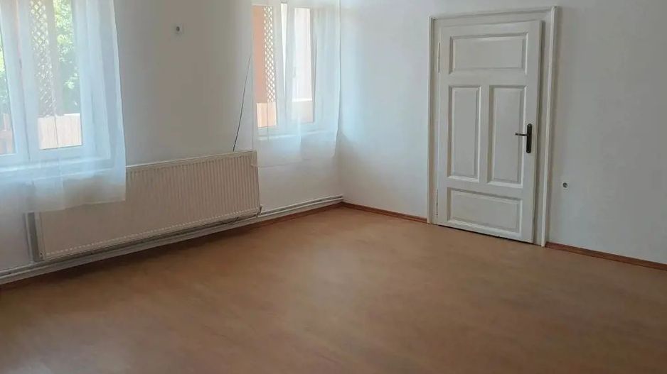 BRASADAS vinde ap 2 cam PARTER la curte zona CENTRALA. - Poză 3