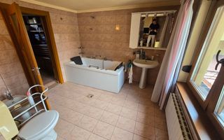 Vila cu 6 Camere,  Zona Centrala - Poză 8